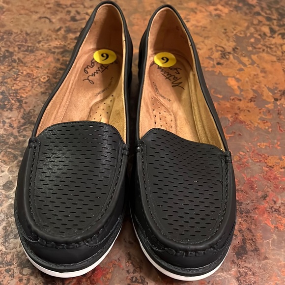 Natural Soul Shoes Natural Soul Black Leather Slide On Shoe Poshmark